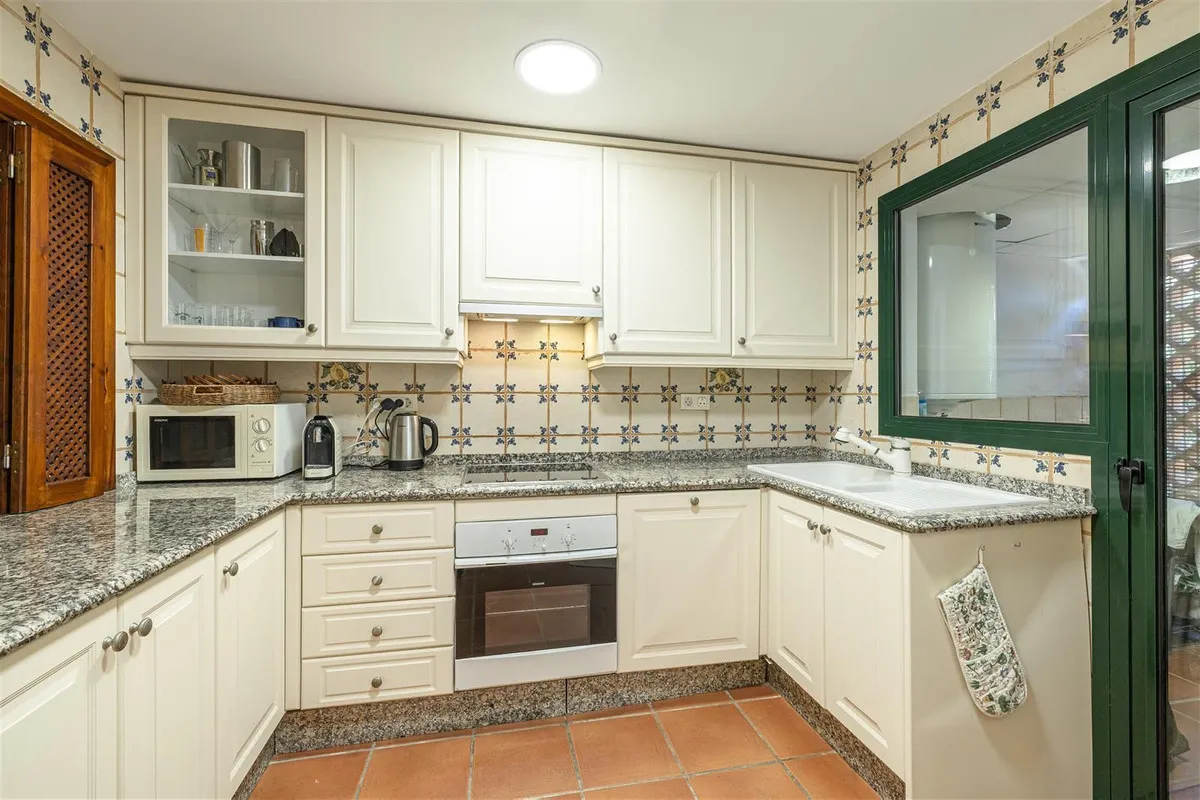 64b5edc8-2dd8-46f8-921d-705a1da6b76e