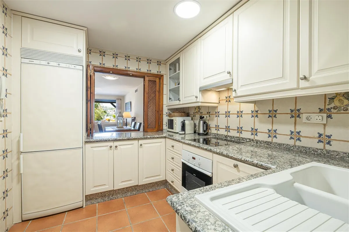 a6f82ebd-a849-487c-baeb-f444438dcc5f