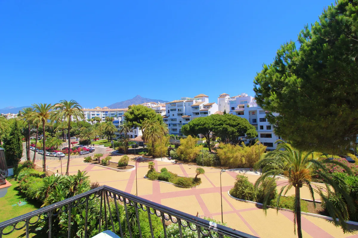 a8130200-b1b3-42b7-82fc-1f20af5fb0dc