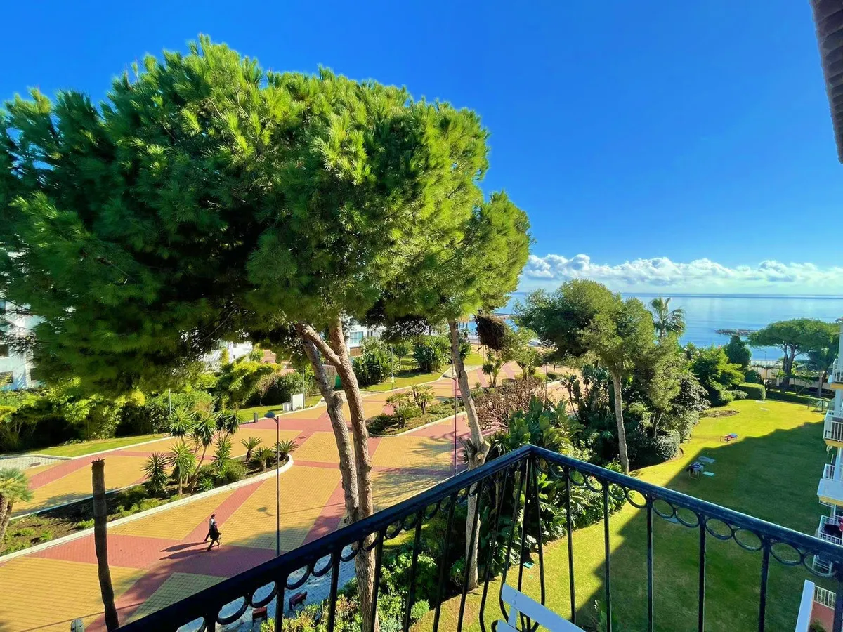 aee35172-559a-4542-b0d5-3c1c2e3610f0