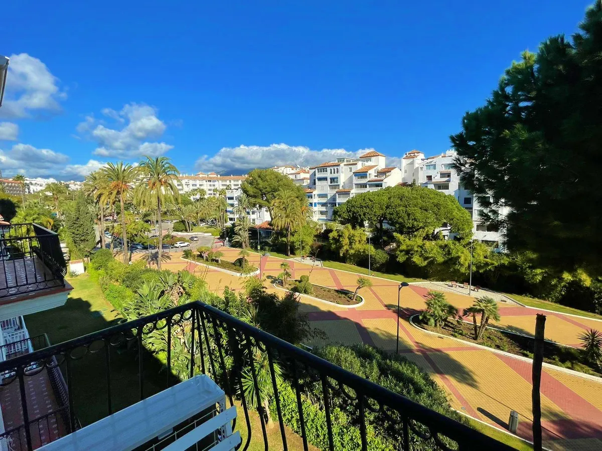 b08b37e9-fc81-4c82-b952-f128741a8d09