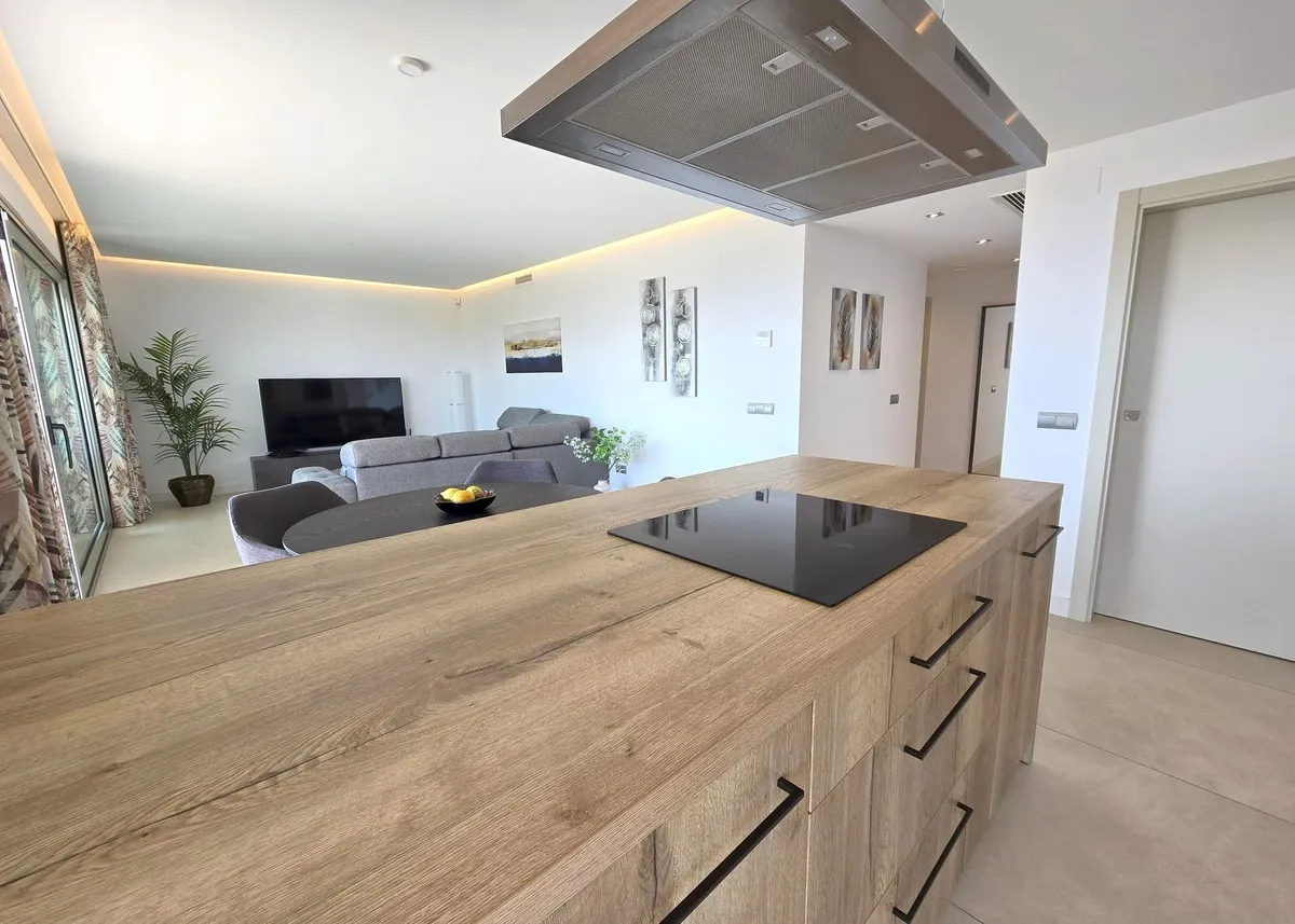 2aa4b196-70c4-4a94-8a51-e9add7a3934a