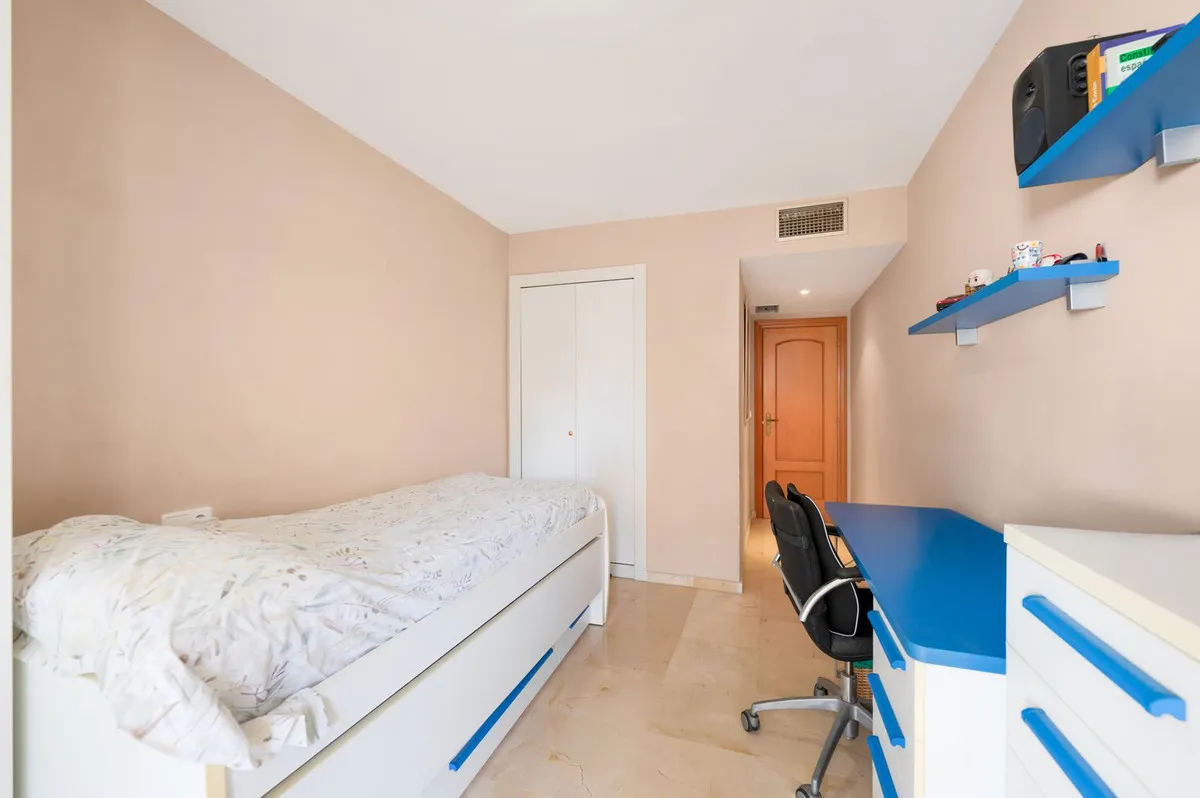 e034d4d3-7061-401c-a805-27a65a883809