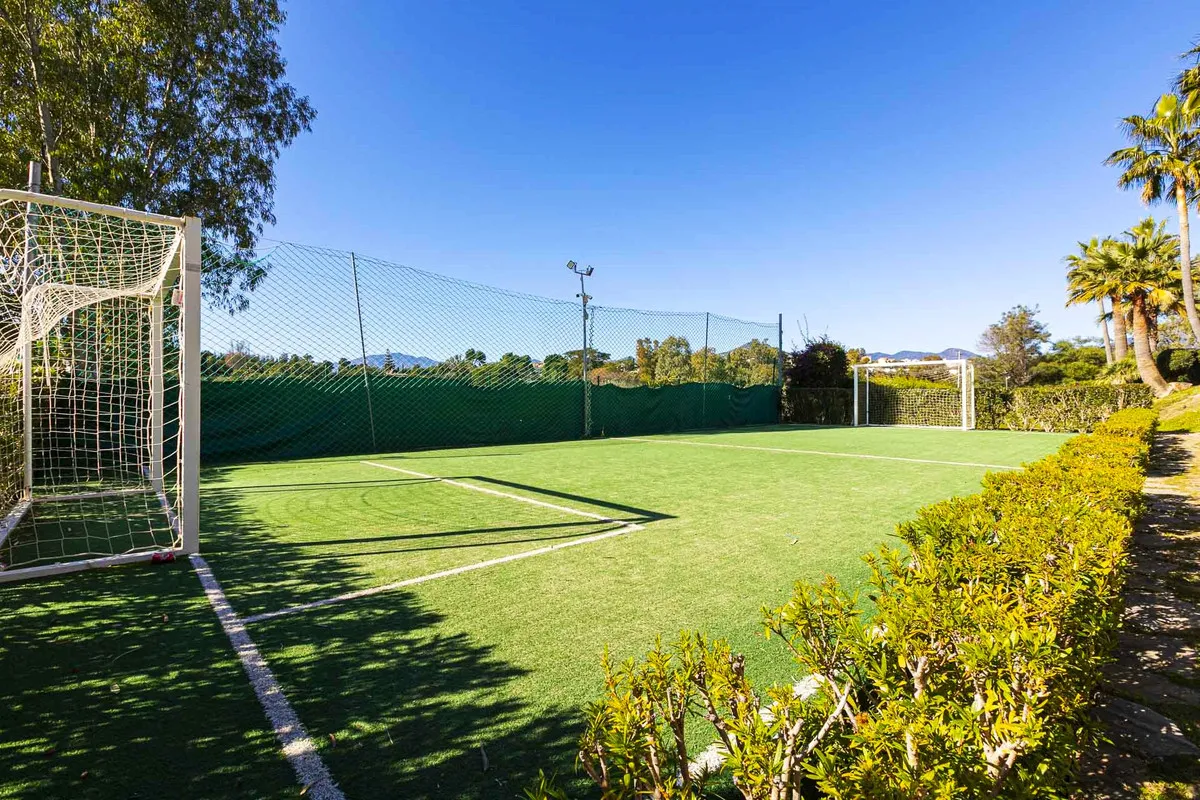 e18b5b3f-c375-4111-bded-38c6e3db2df0