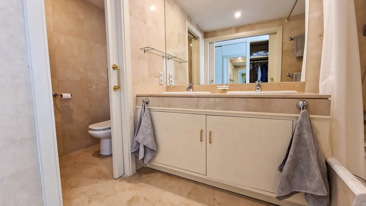 c8050e74-6846-46c7-8d38-b7e01e6f6105