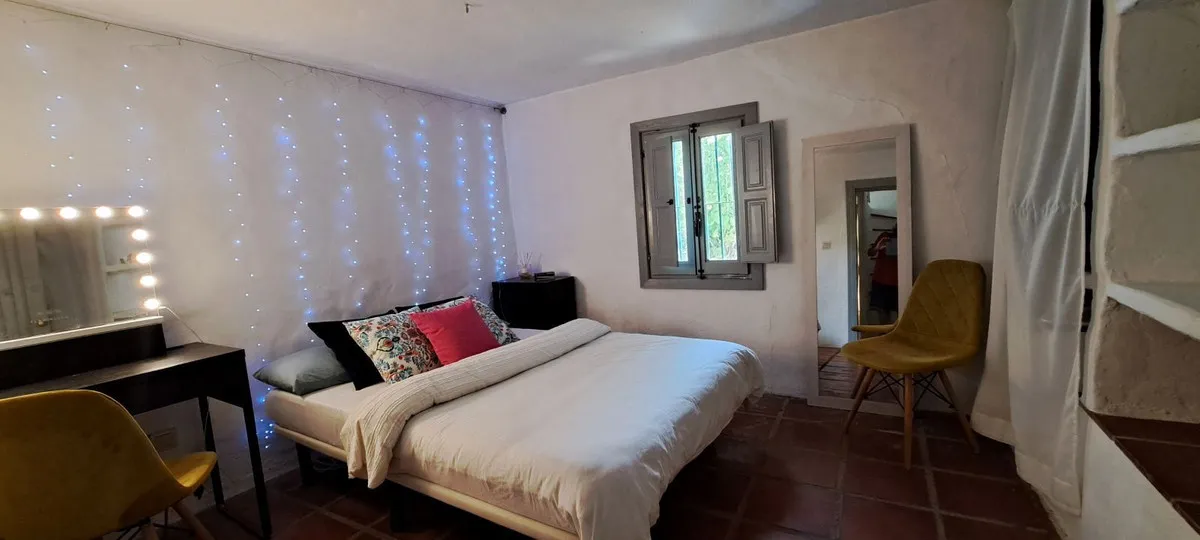 04288058-bd06-4444-a723-2e8fe63b16e9