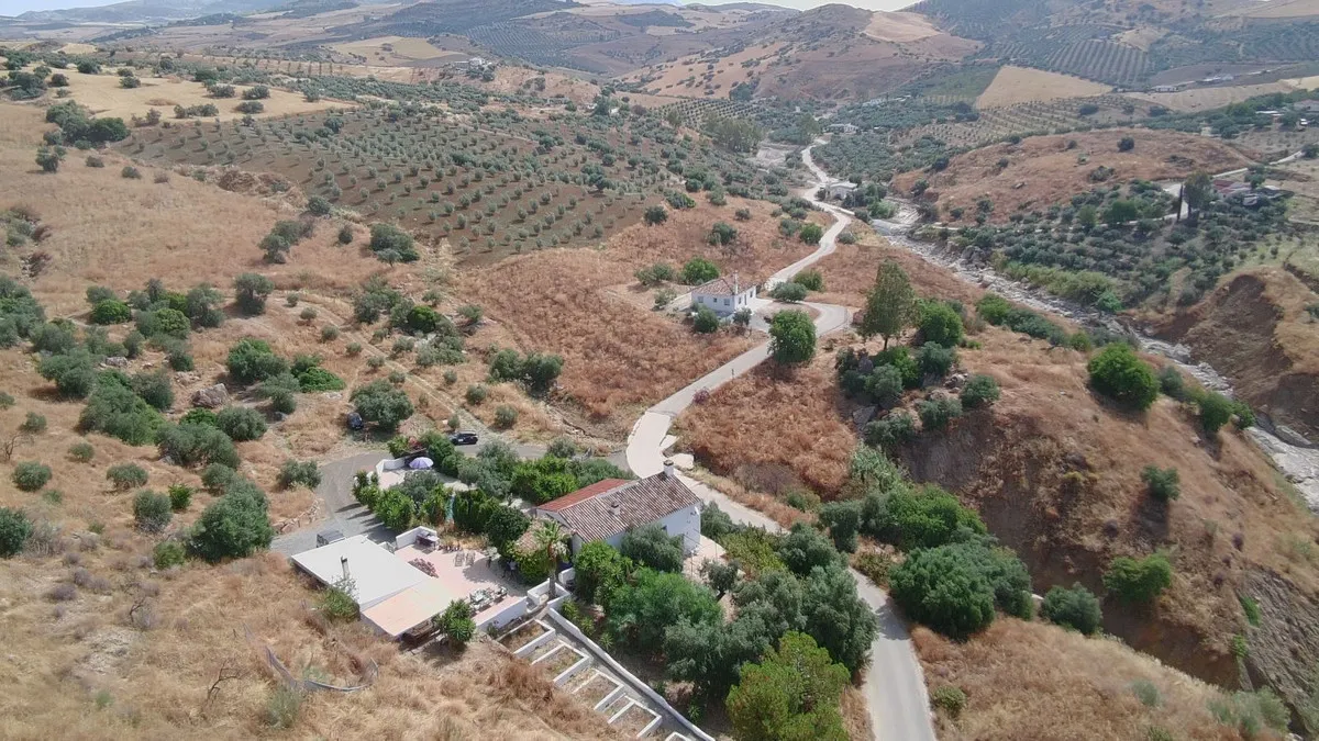 edeb60e2-b863-4a8e-989d-59bd14dd7896