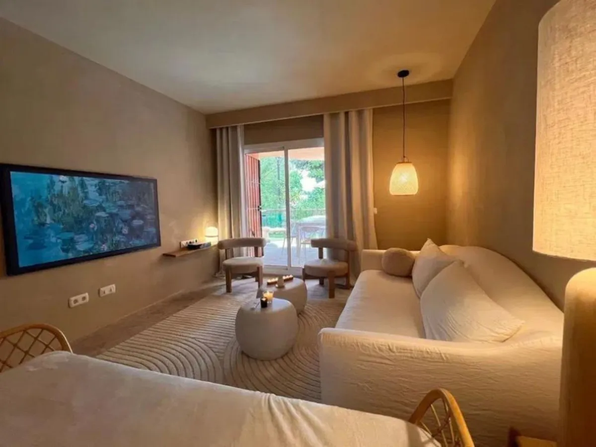 d9376896-beb2-43b8-b105-cb8a04f4bfcd