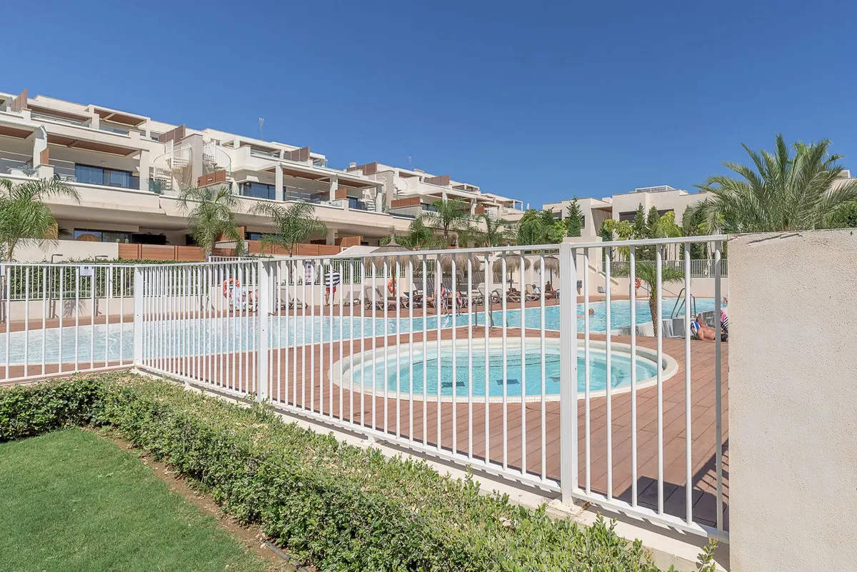 e8d67dcb-c56f-43a1-b0d8-af3bc06b1e26