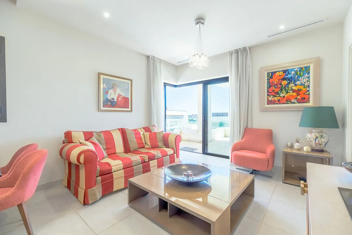 ec10bf1a-e099-4f21-b1ea-000f621d597b