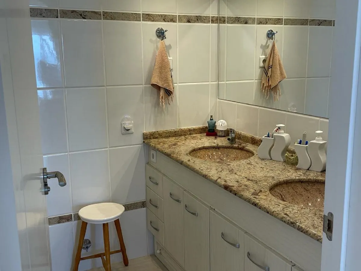 d12c50f5-bc14-42c3-b194-68f9deed4713