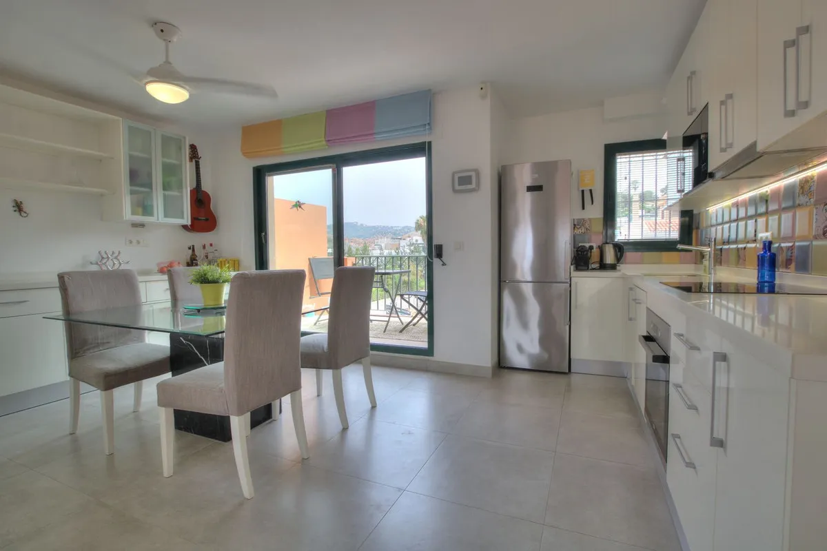 f9053d9f-aef6-4673-a377-735038e8e603