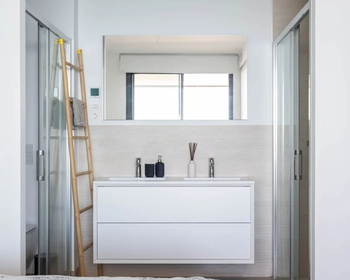 51a83434-51b9-4cc6-ad23-f0a30635d42f