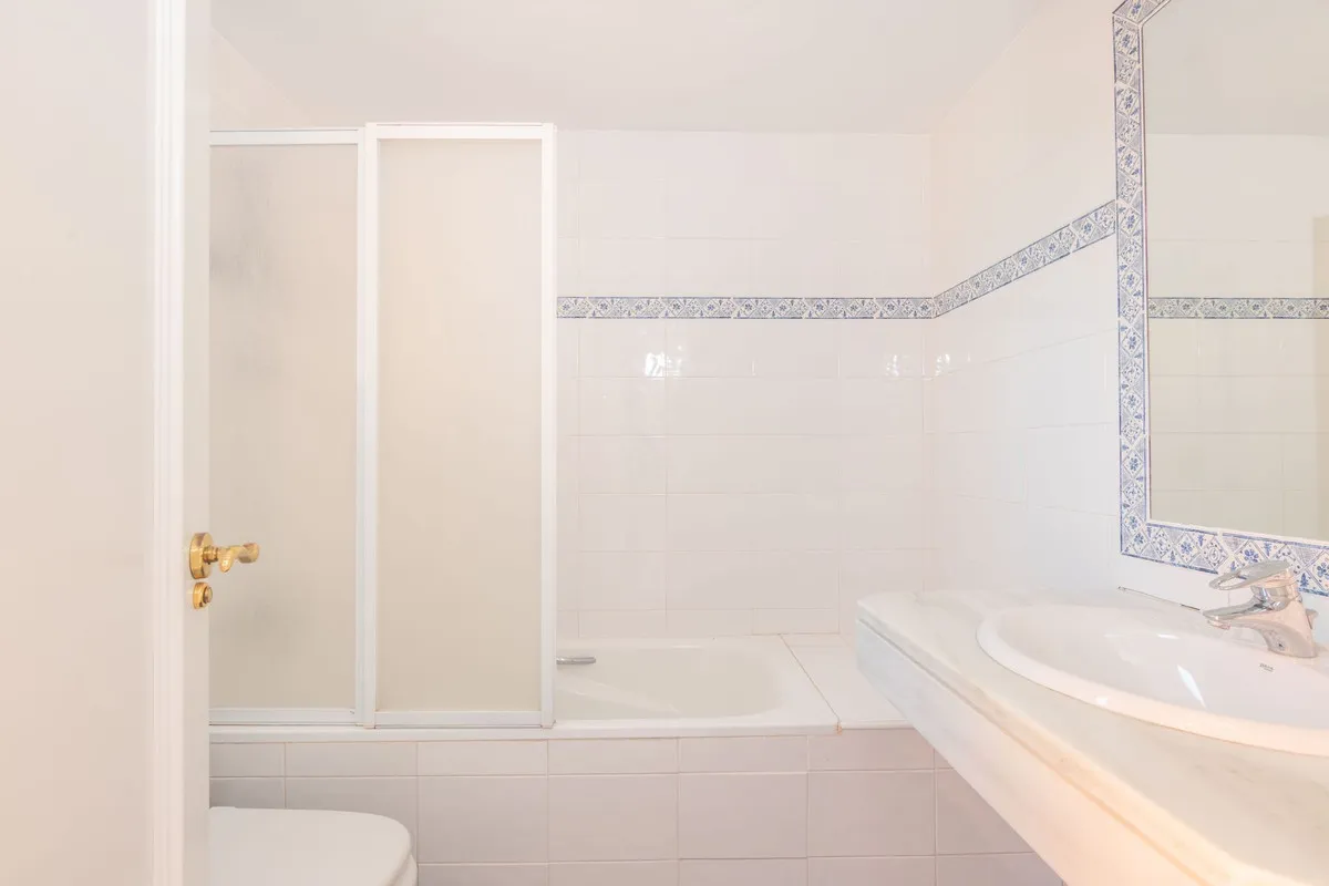 0e6d819e-17b6-42c3-963a-1e242c654b21