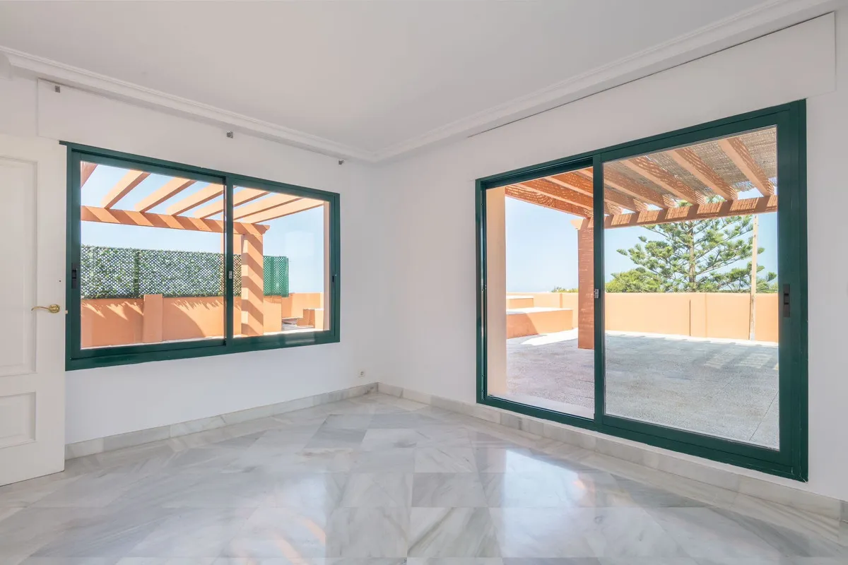 e4cfdb4f-776a-4349-ae76-773c90d9a8d4