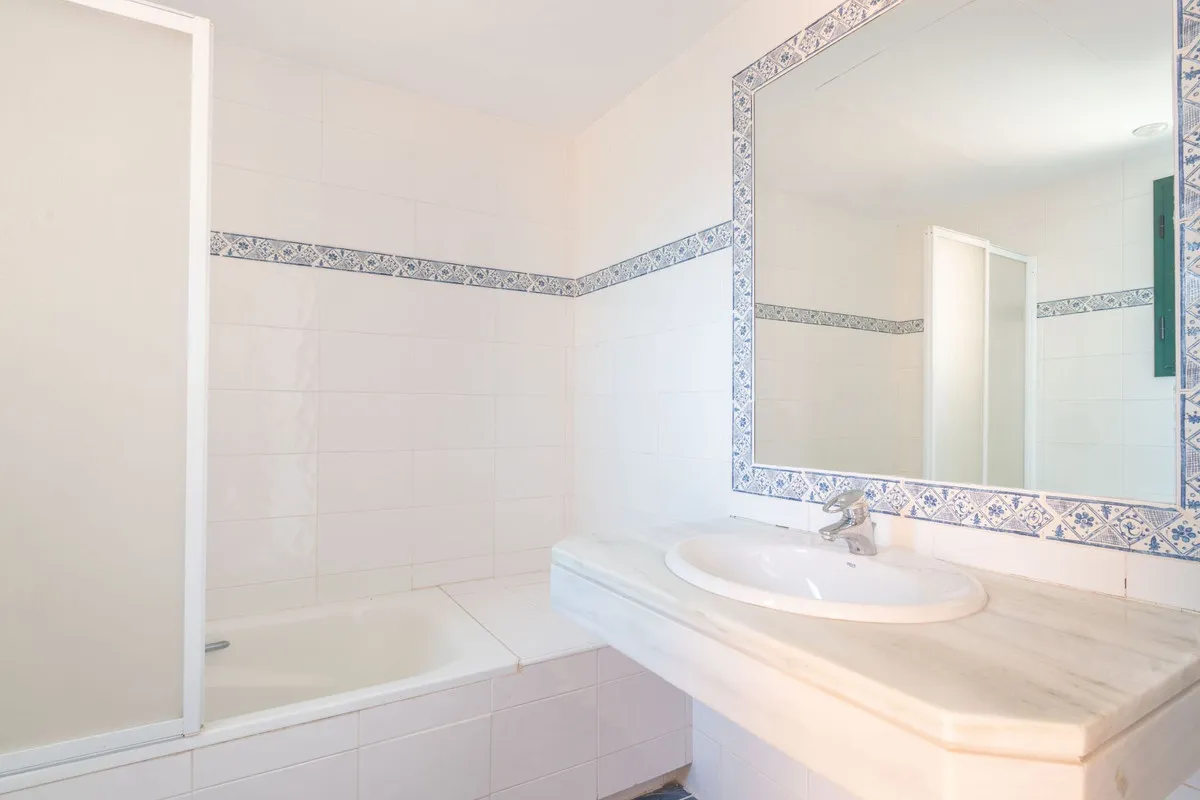 ee1a2bc0-bb41-48f1-ae83-f259650ed2fc