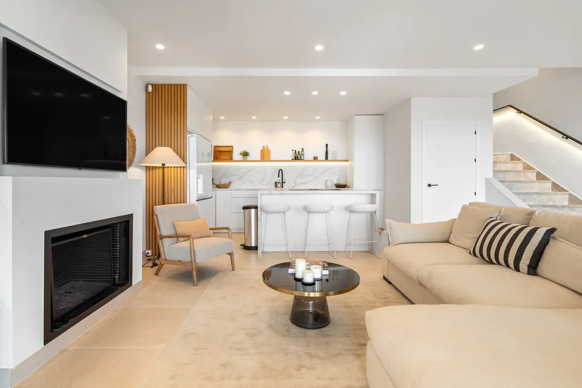 1c5fb1bd-f0f4-4fa2-97aa-54fb2b28b532