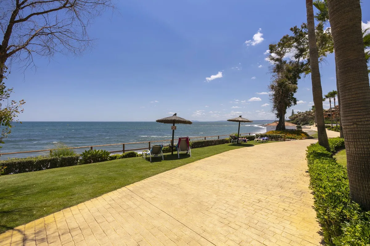 e1c9b9b0-e919-4d05-8ed8-8d1765513fcb