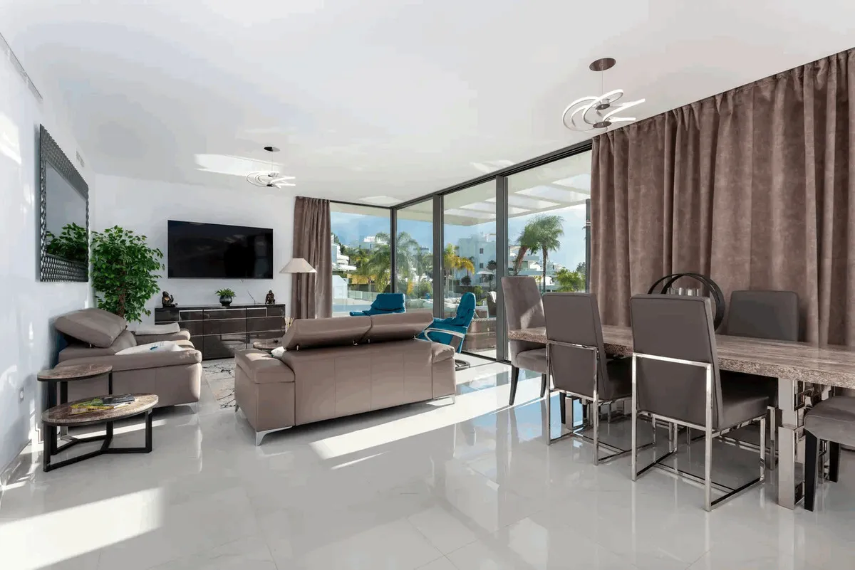 739cb6dd-8710-437c-8103-c60de80fded5