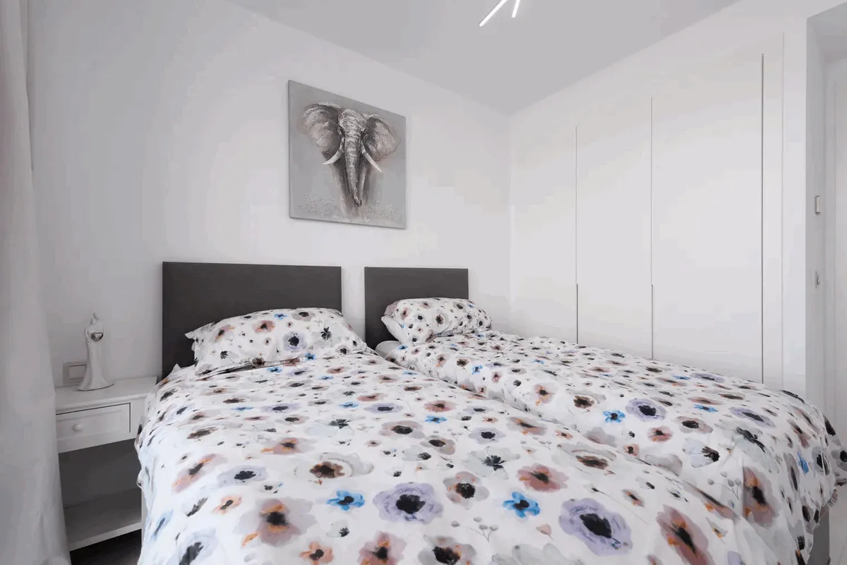 b667c614-3ccc-49e2-8288-dc53c3d39760