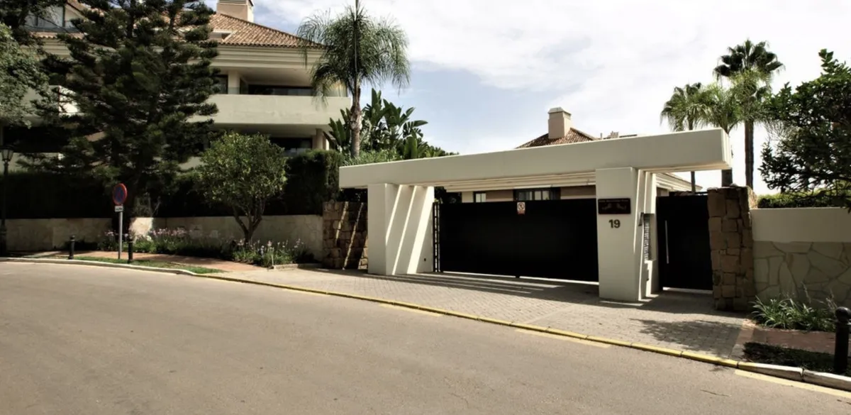 f4b539d4-bd4d-4b49-b94c-68b52463ea64