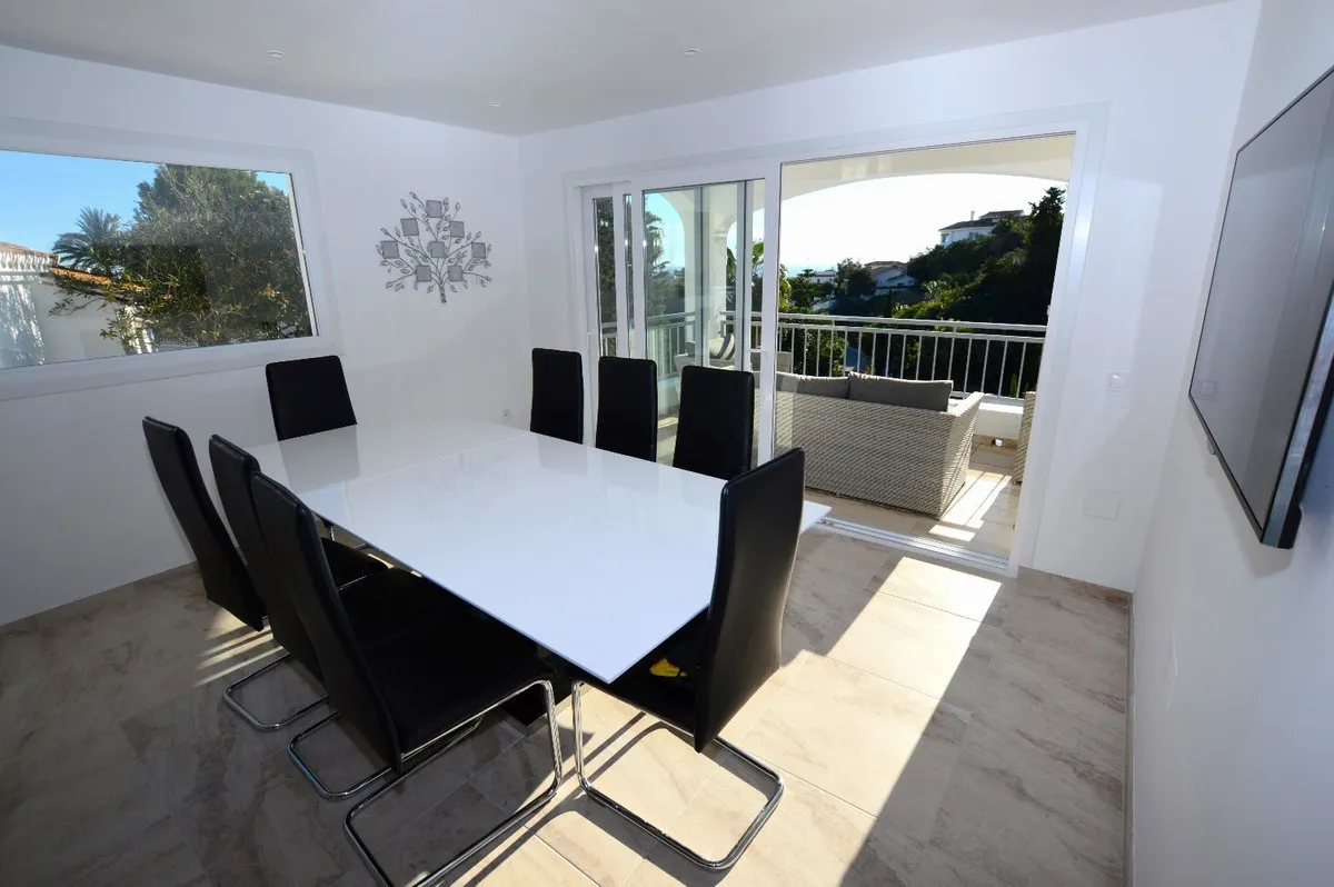 c8305324-f68c-48df-a738-010342ef1708