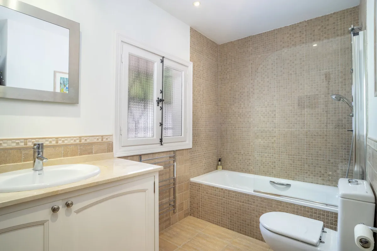 83842163-70a0-4588-9963-2f67f368457e