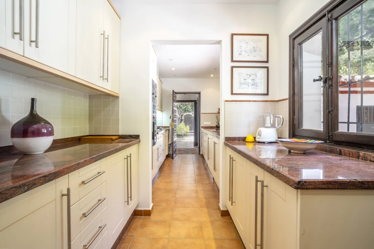 cf3cb6f0-6028-4a48-8ba7-44274ed814dd