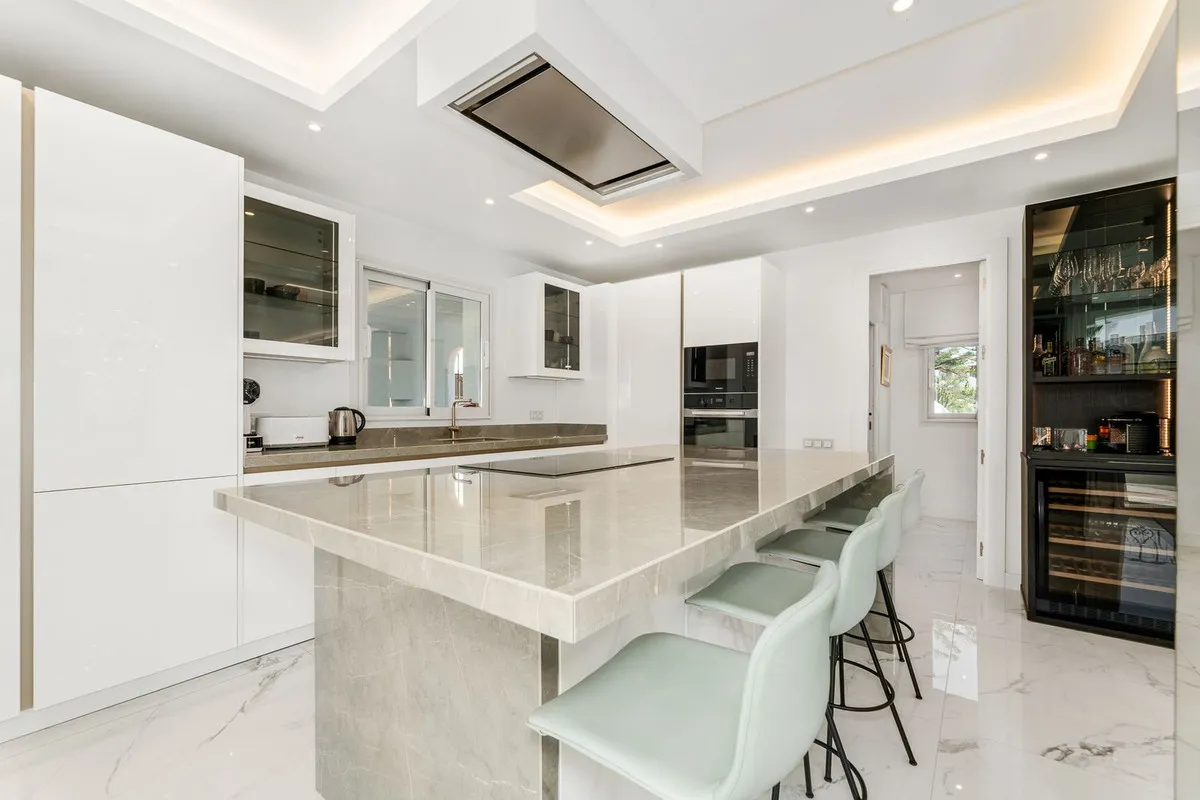 329eb7ec-6864-410c-9d25-418aacbca691