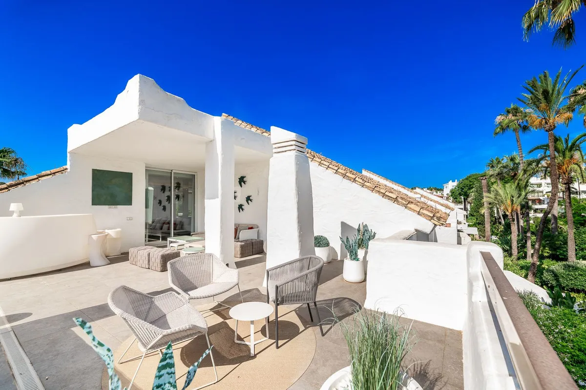 ef98369b-7a4b-4c9a-9a39-82f252418527