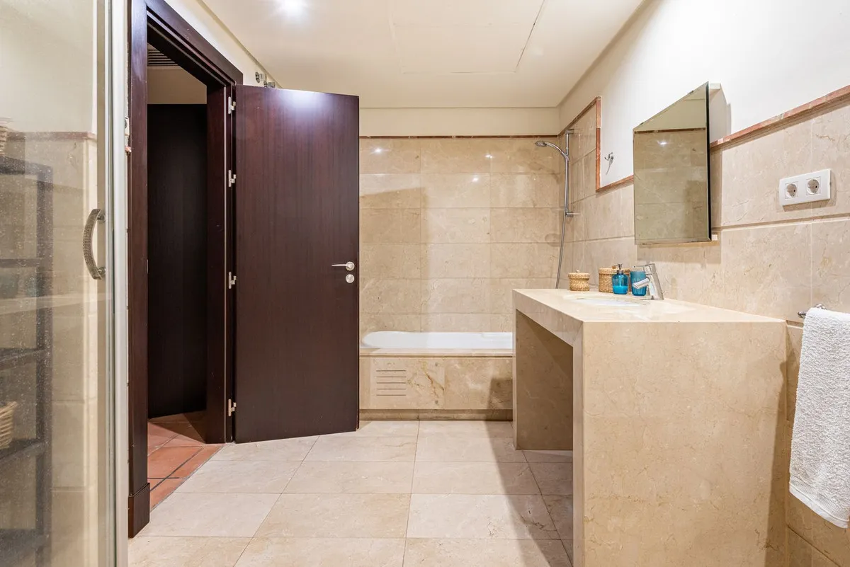 f147bade-f092-4e71-8369-8508a7f10a79