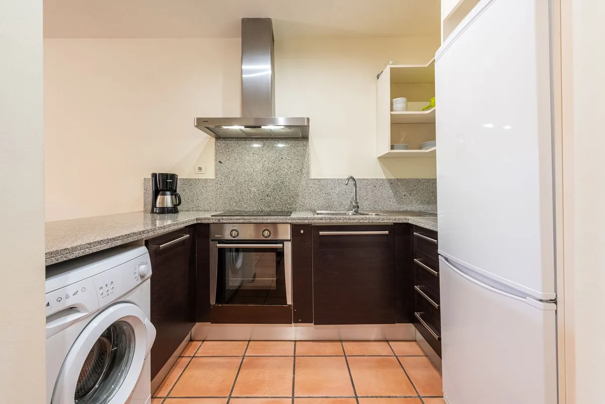 f724e8a4-6c9f-4199-83c2-8f0585337c9c