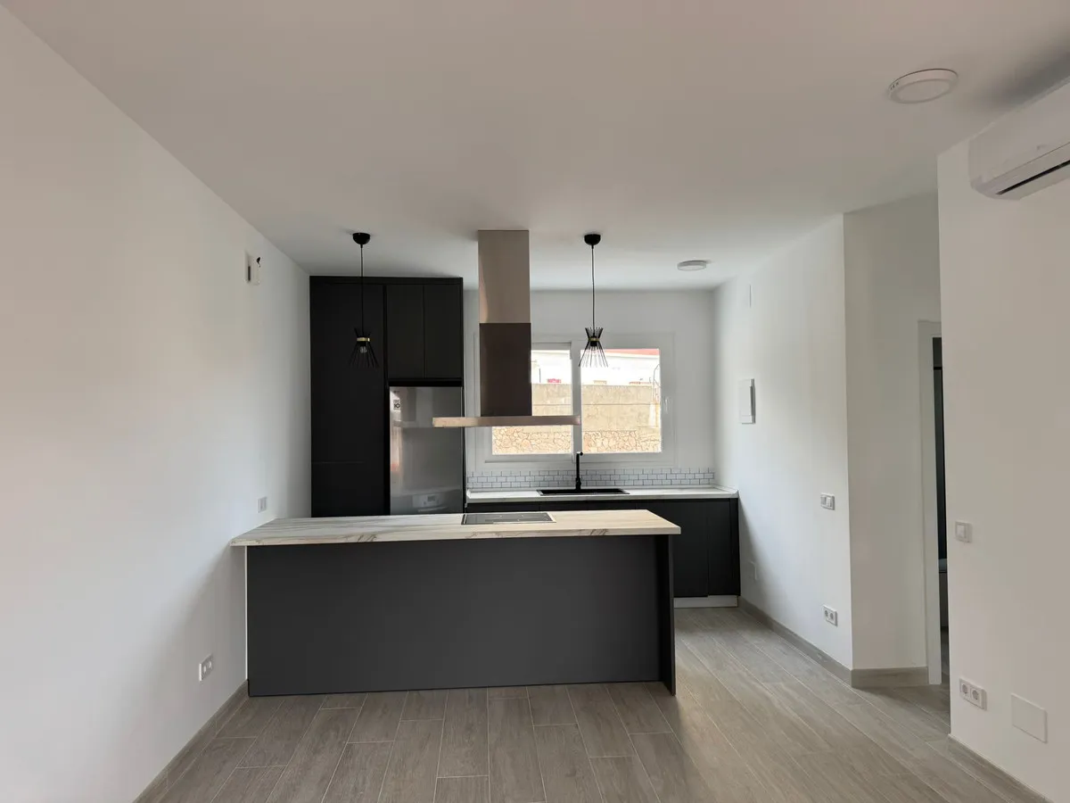 ff2b8c03-8fe7-49e1-81c3-5200cade497e