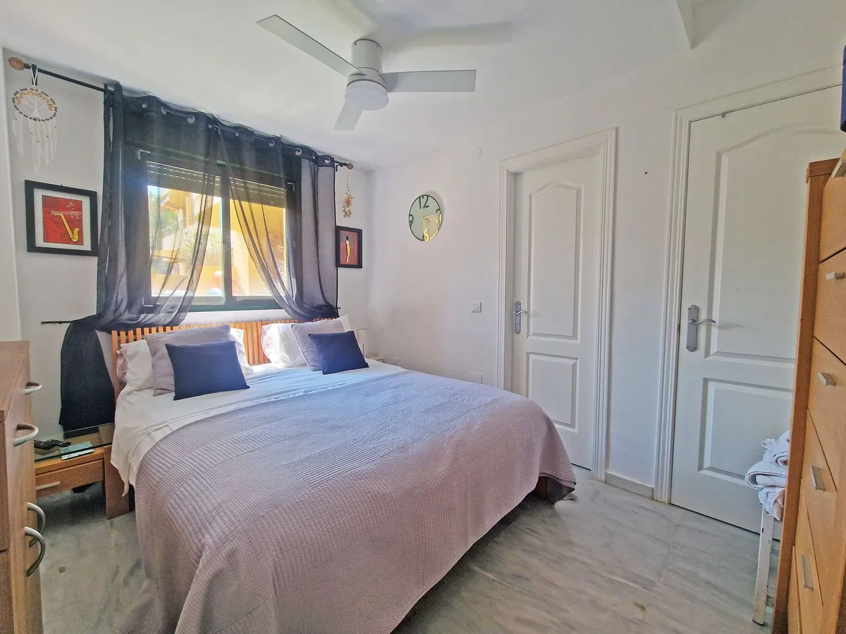 c8aef925-cf2f-426d-ada3-20a50a38d670