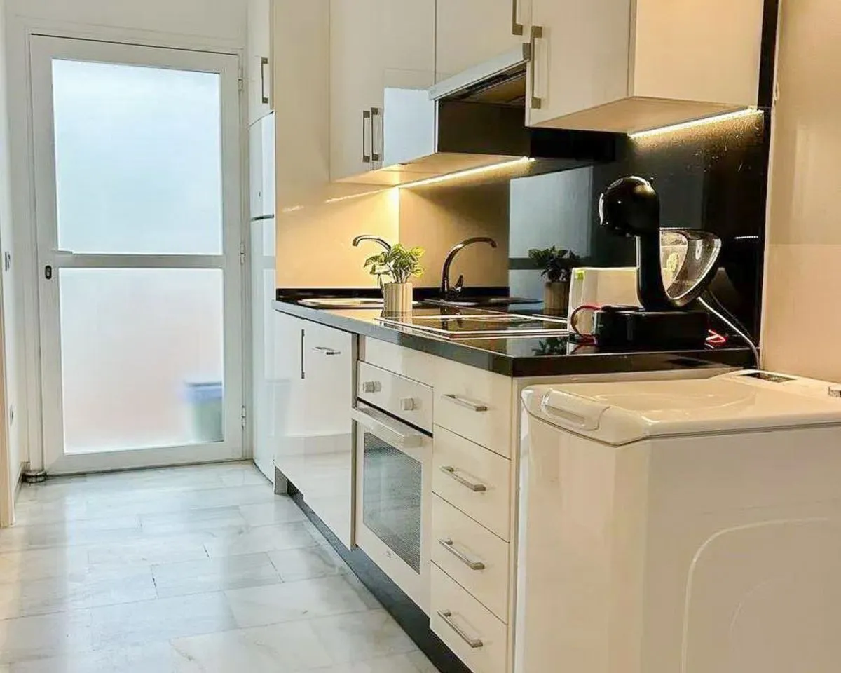 6ff00935-3b02-4546-ab2a-240ab568820c