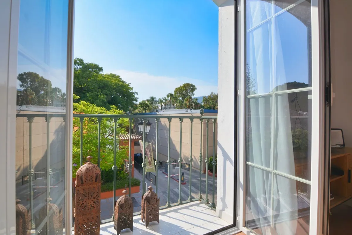 4fd9c960-a930-4e72-8200-4c9da8d51129