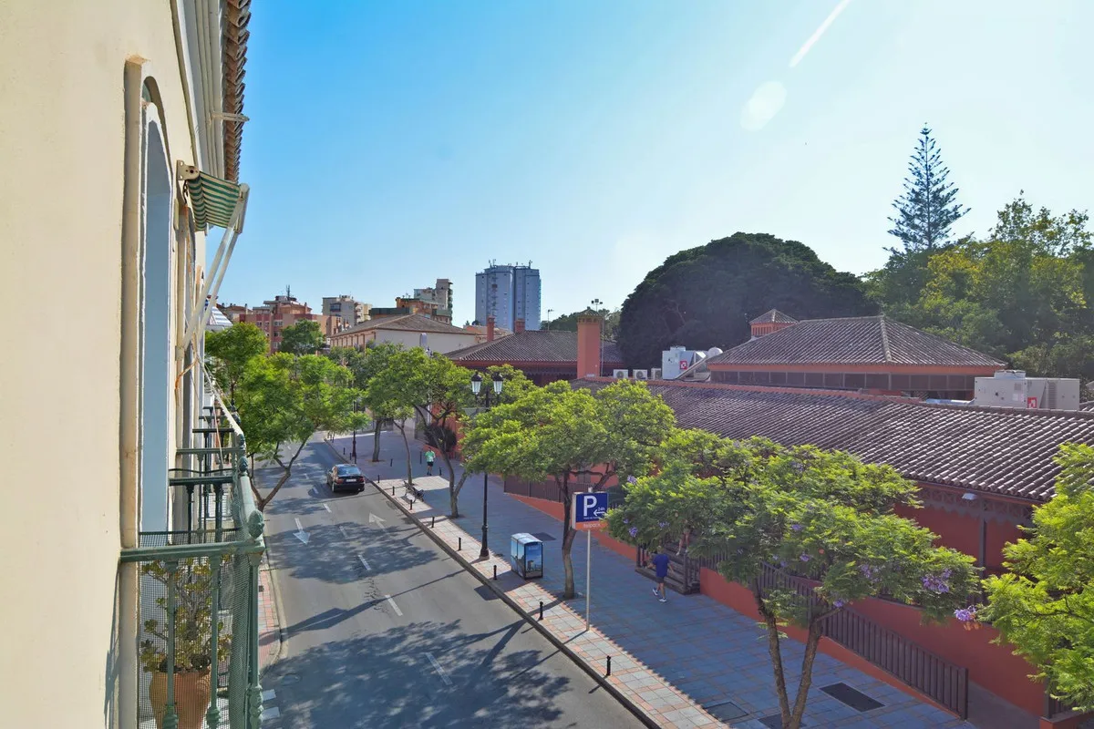 dcabd43e-6896-44d0-9643-ec8d30633473