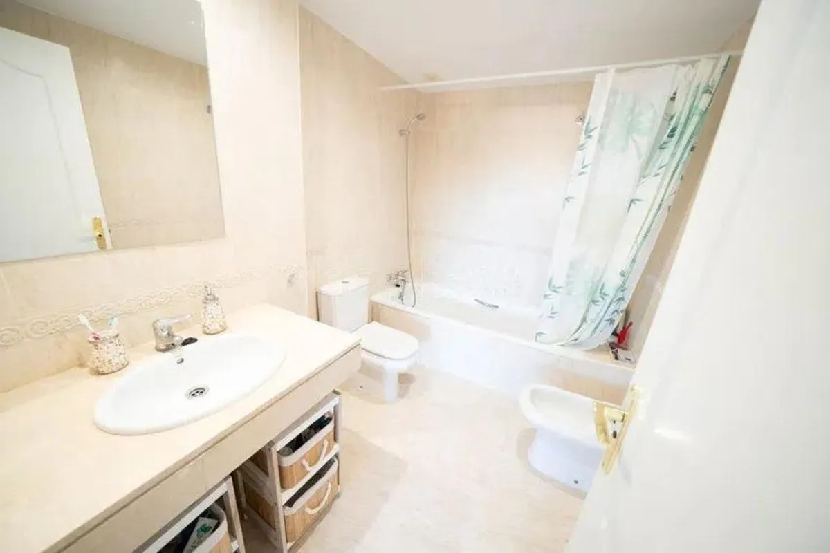 bc6fb525-06a5-4d76-be44-c5e6faa22340