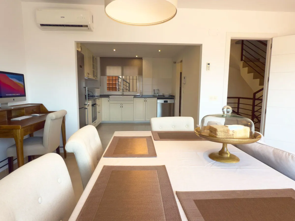 a374d2ea-0bde-4c44-bb0c-0ddd41060d83