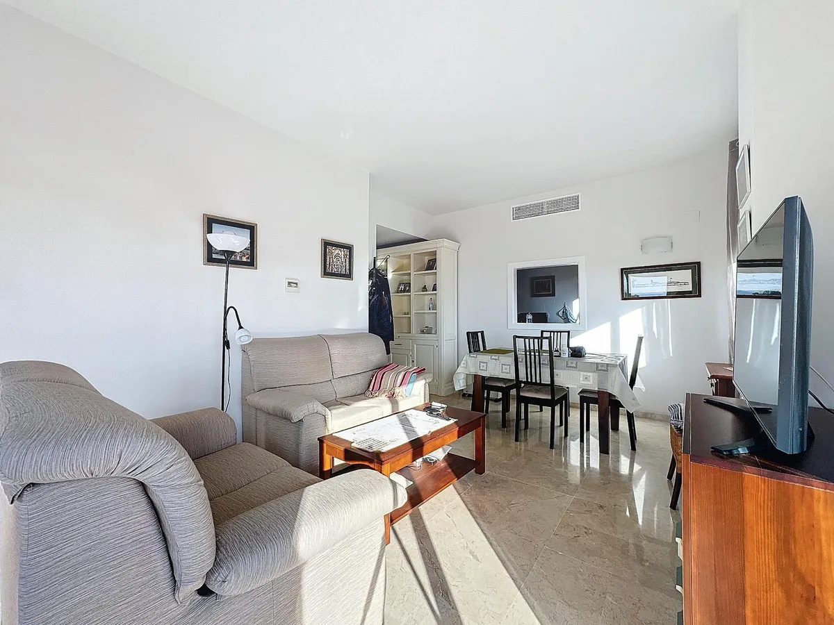 b738f579-73dd-4b47-a94f-5ac3e79d0f38