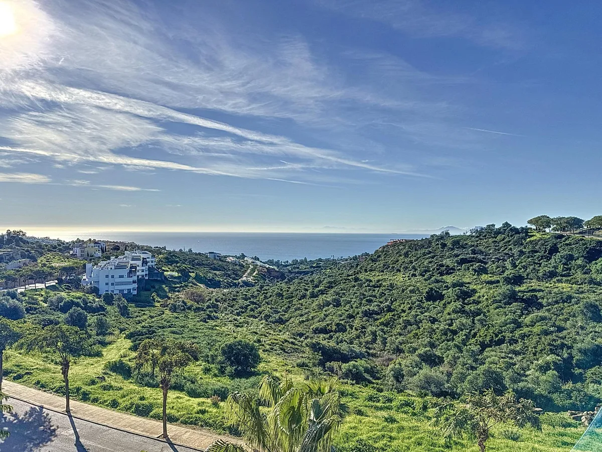 e4f19352-1fbe-483f-bb26-57a179be86bf