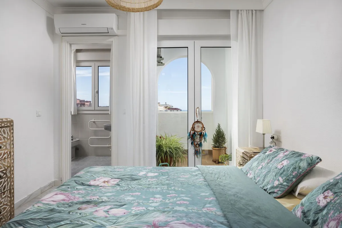 b3a28d48-0572-49e1-89bd-afb971cb3ca4