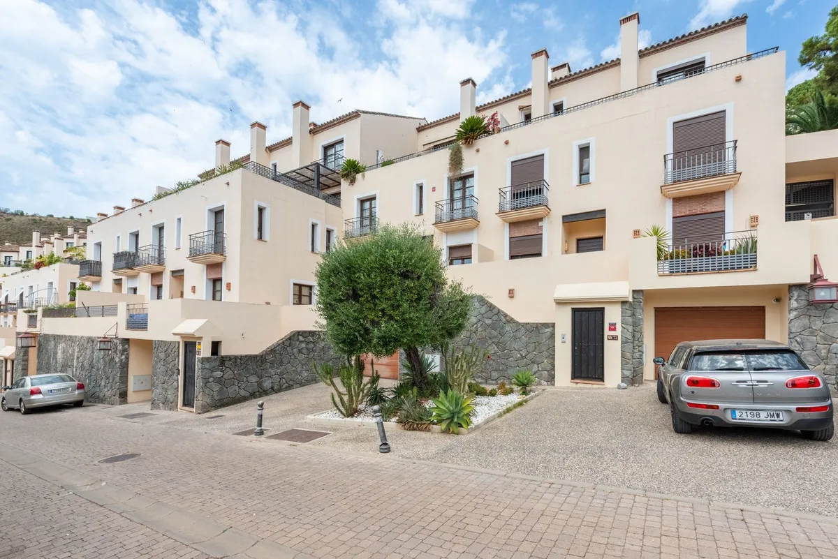 32816276-1b51-4fda-a62e-93a09e0a2269