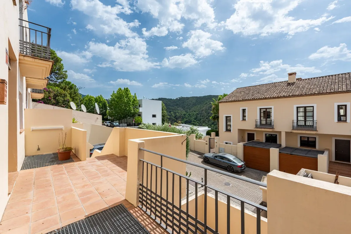 572b954a-4e64-49db-9043-c355f94e7b97