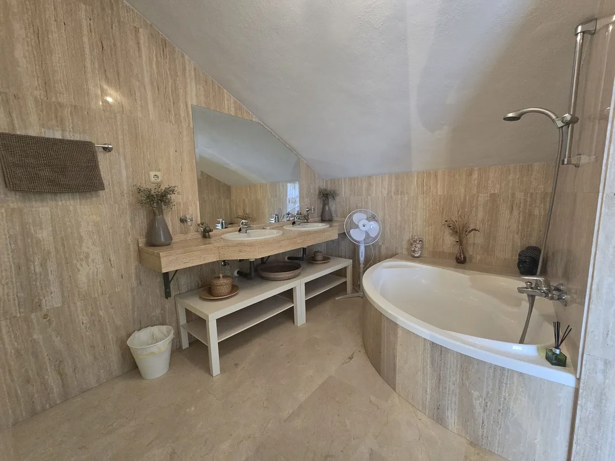 e3f5f878-f759-42e2-a4f1-0864f7453738