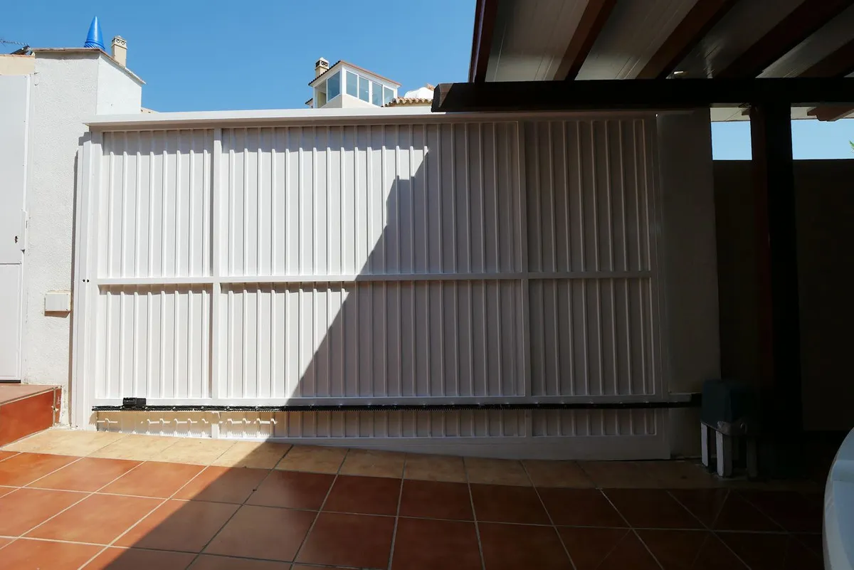 1b8a6c5d-5c57-4981-b835-1826e27b1f42