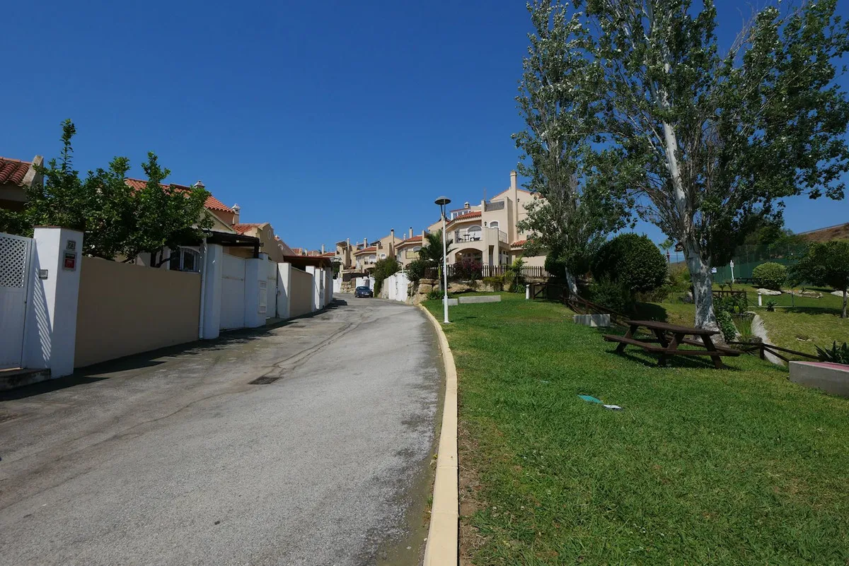 fca381e4-cfb3-4e73-888f-b78d778ee806