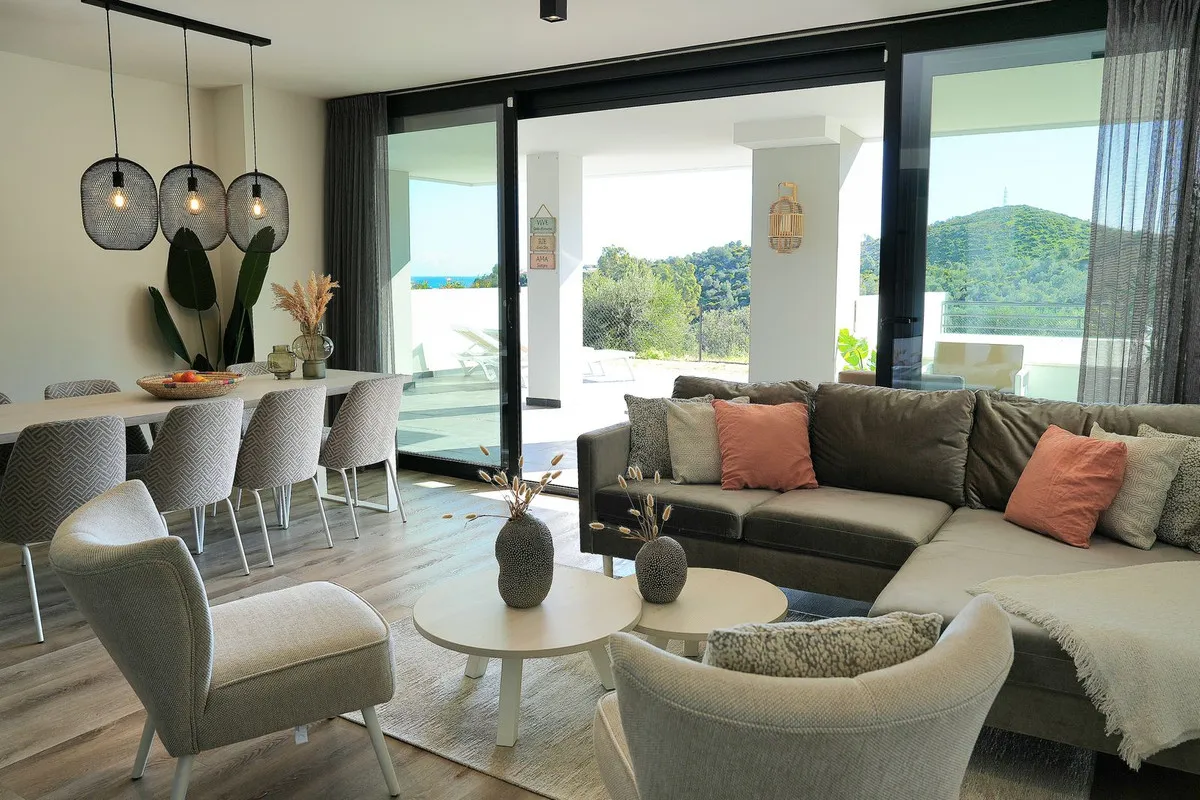 3052565c-bee7-418c-a4eb-2b98bba067c2