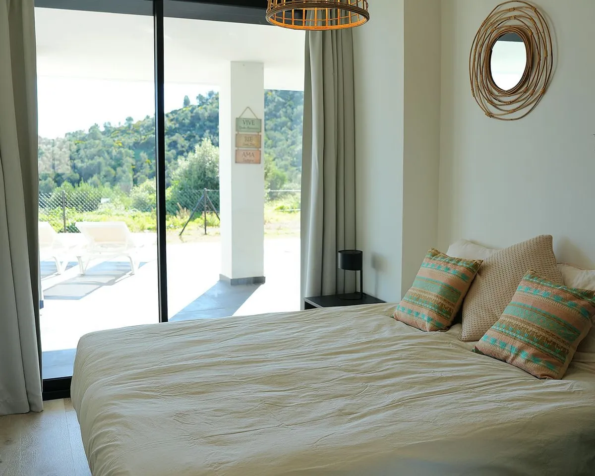 4f7f576b-e80b-48fd-b3c8-a85b9aba223f