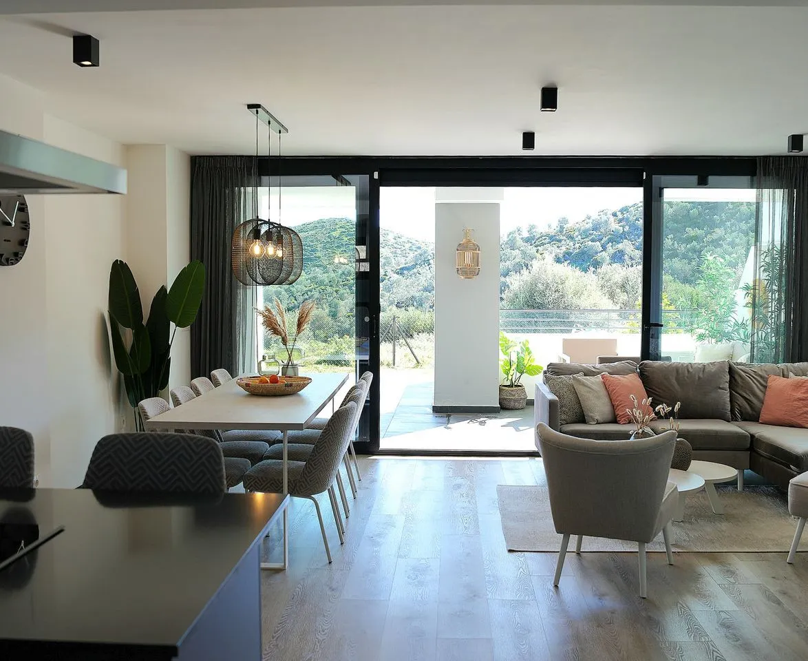 e967580f-bc49-4c28-a255-bfb43d5793ba